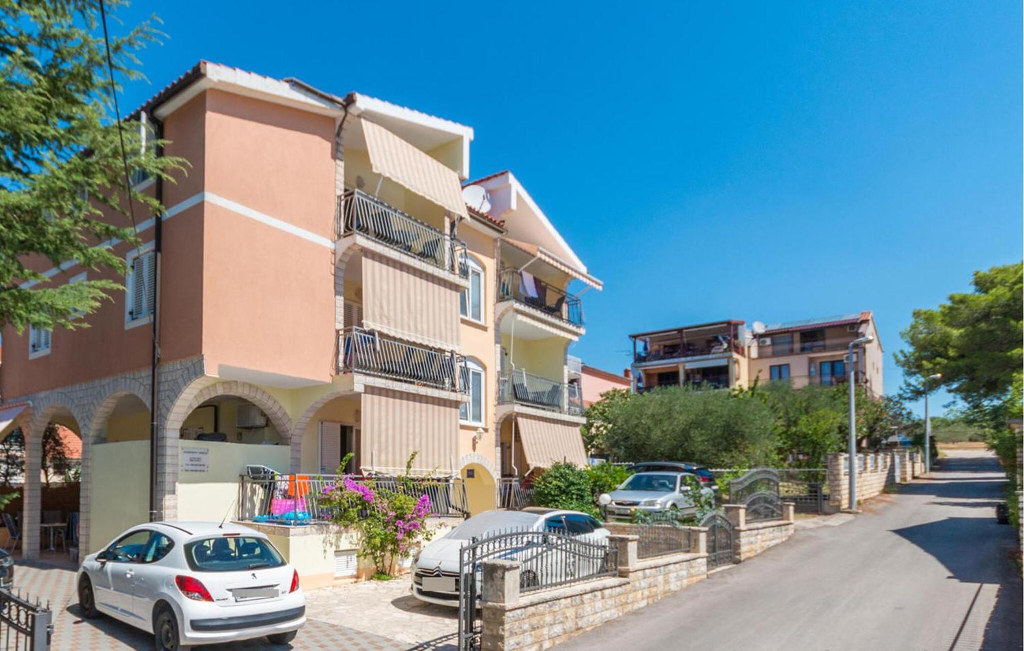 Stunning Apartment In Sveti Filip I Jakov Sveti Filip i Jakov Exterior foto